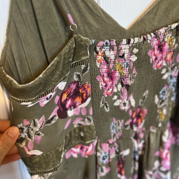 White House Black Market Handkerchief Floral Olive Velvet trim Dress Sz 10 - Picture 6 of 15